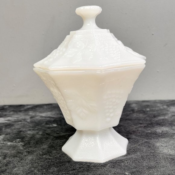 Vintage Anchor Hocking Milk Glass Pedestal Dish with Lid Candy Treats Grapevine - Picture 3 of 12